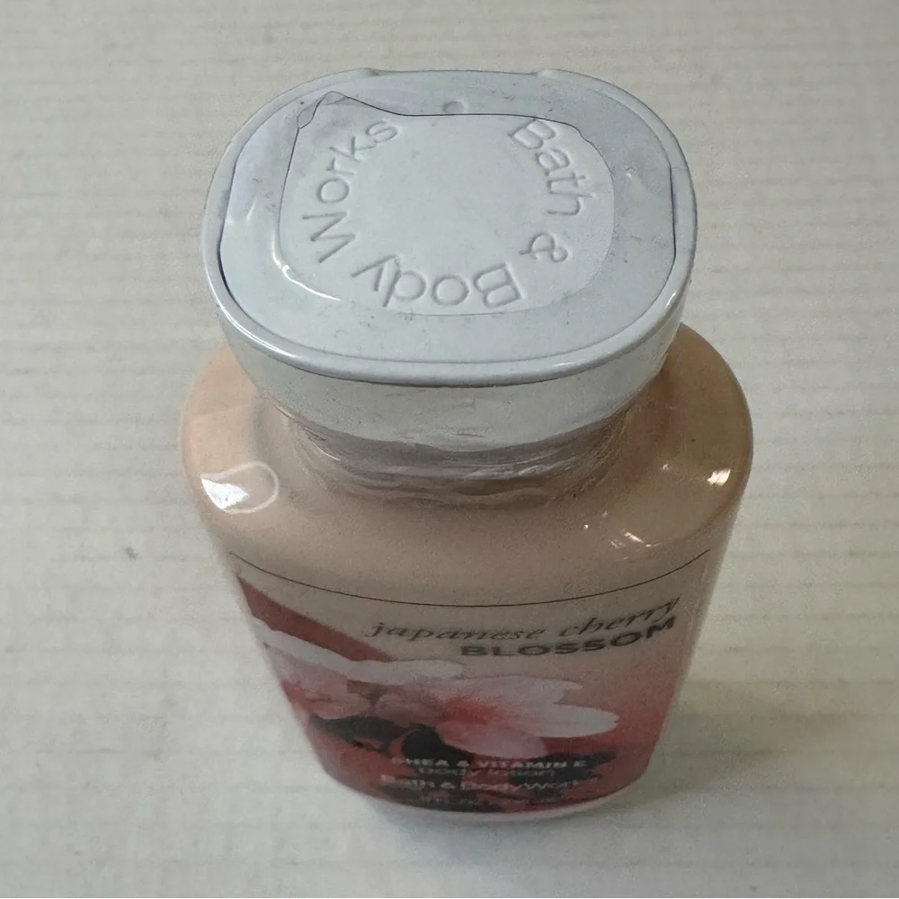 Bath & Body Works Japanese Cherry Blossom Body Lotion 8 oz Full Size New